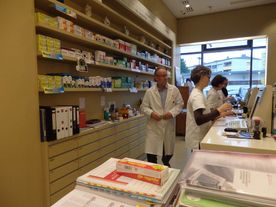 Apotheke Süd, Mitarbeiter bei der Arbeit